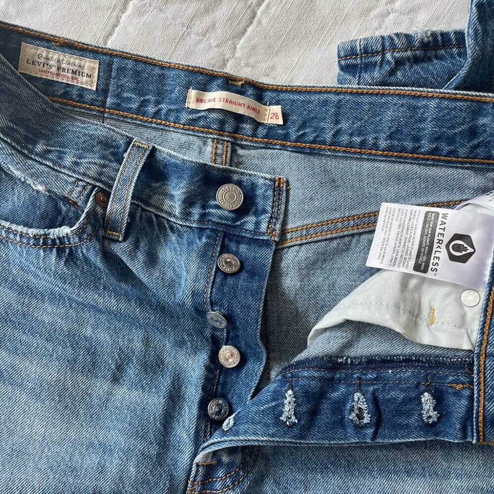 Levi's Ribcage Straight Leg Distressed Ankle Jeans 26” Waist Blue High Waisted